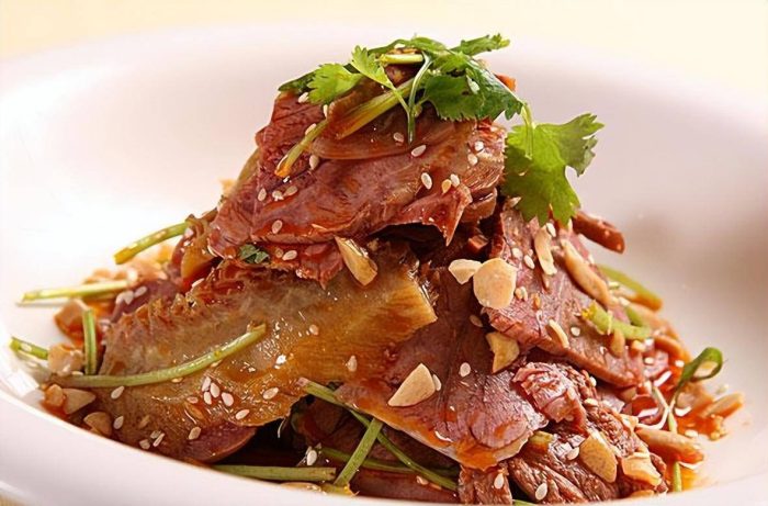 成都市的十大特色美食（成都特色美食有哪些？）-1