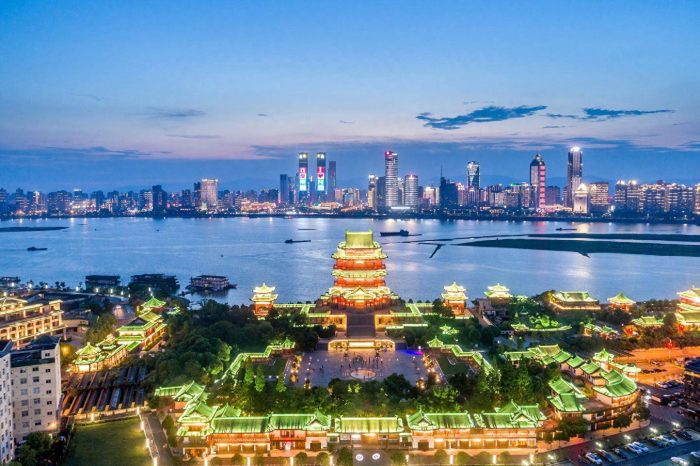 2024年1-7月江西各地财政收入，南昌表现稳定，上饶增速领跑-1