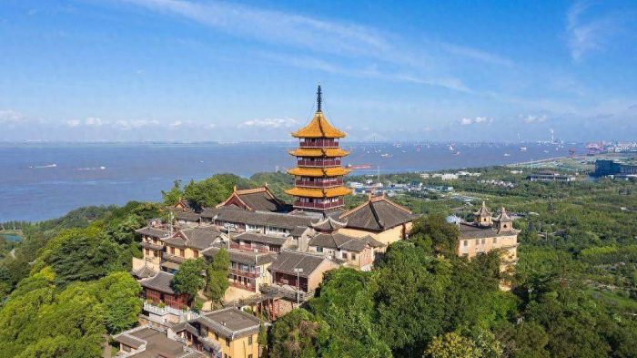 2024年1-6月南通各地GDP表现，崇川总量领先，海门增速出色-1