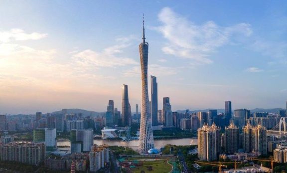 2022年东部十省市GDP表现，广东继续领先江苏，福建增速出色